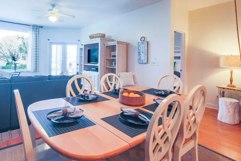 The open floor plan layout makes it easy for your to interact with your guests.