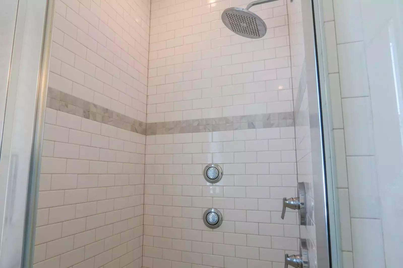 There's also a walk-in shower with a rain shower head in the en suite bath for the master suite.