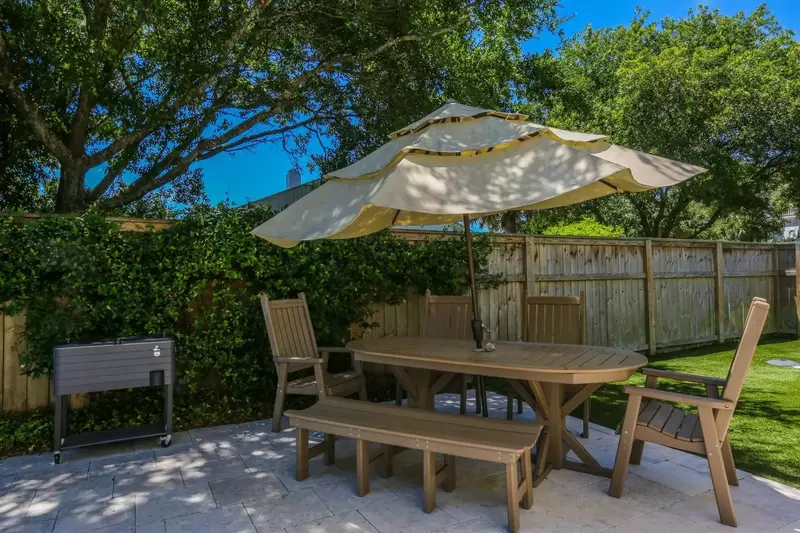 The outdoor dining area seats 6 people.