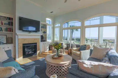 A Golden Sunrise features stunning oceanviews & an abundance of natural light.