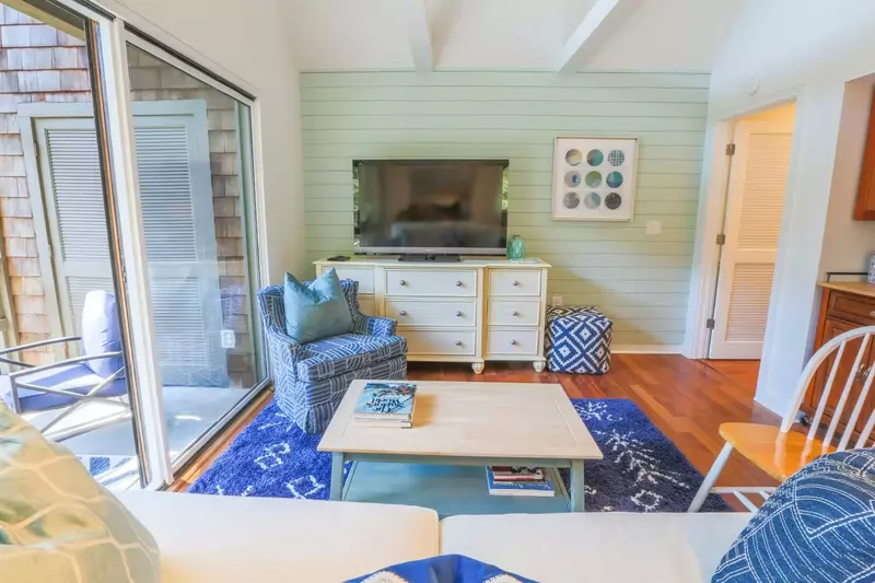 This comfortable vacation home is decorated & furnished with a soothing mix of coastal blues & greens.