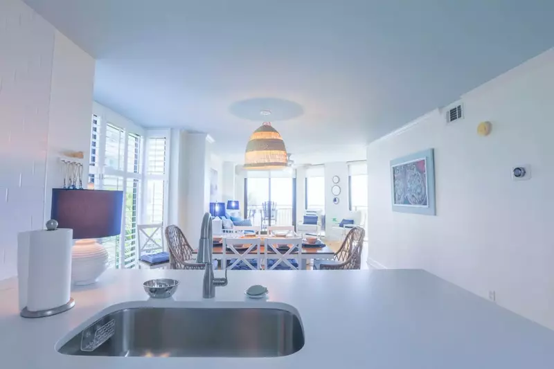 The open floor plan layout makes it very easy to interact with guests in the kitchen, dining area & living room areas.
