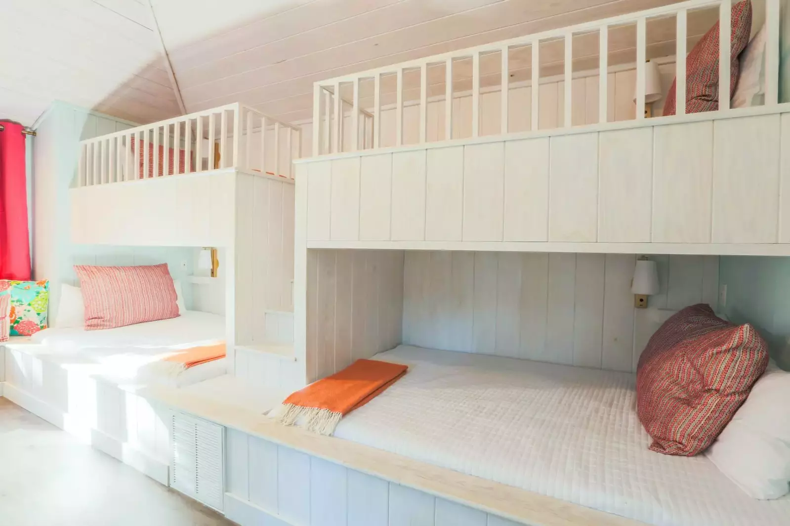 The built-in bunkbeds in the bunk bedroom are a huge hit with families.
