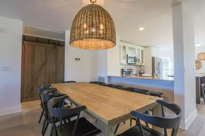 Beachside Cottage is a beautifully renovated home within Isle of Palm's Beachside community.