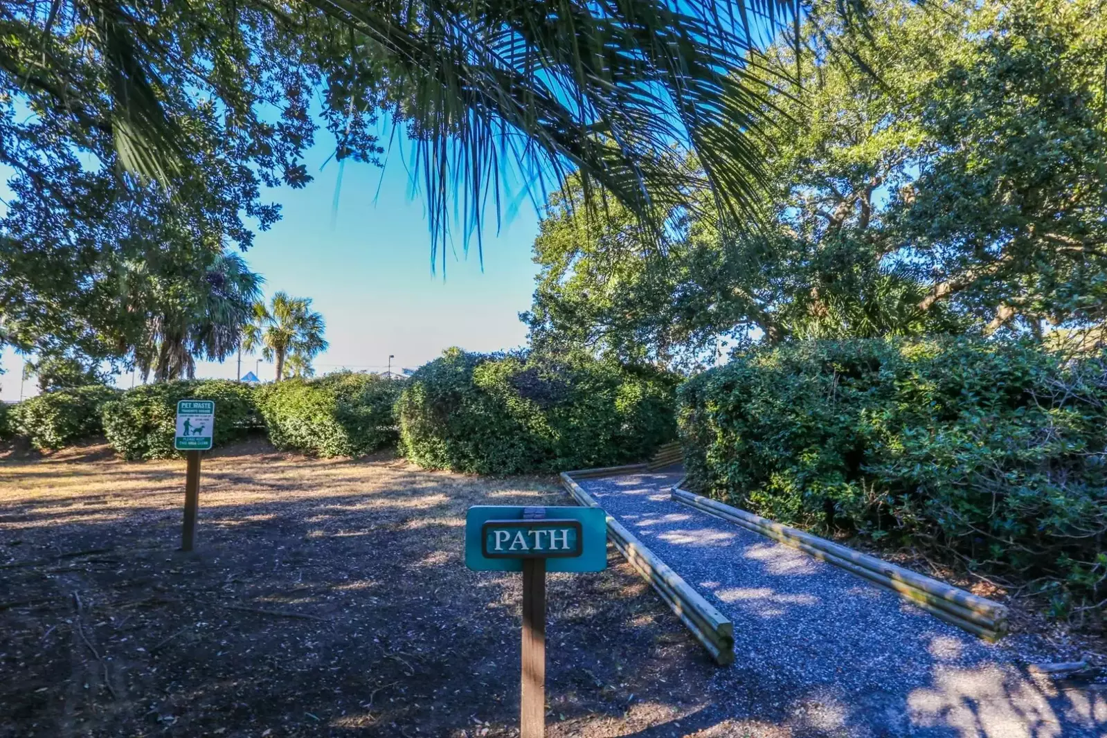This Beachside community path connects you to the shops & restaurants located minutes from the cottage.