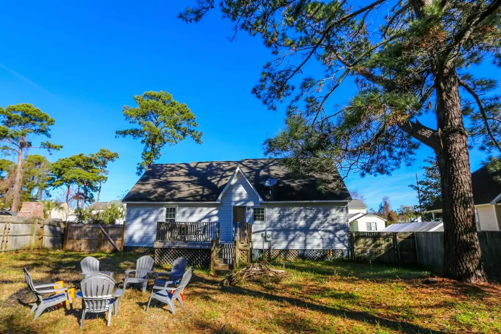 There's lots of room in the backyard for your kids and dog to run & play.