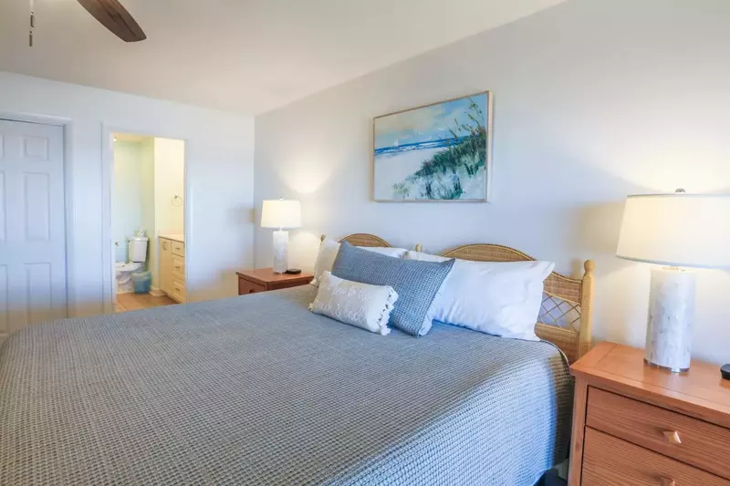 The master bedroom has an en suite bathroom.