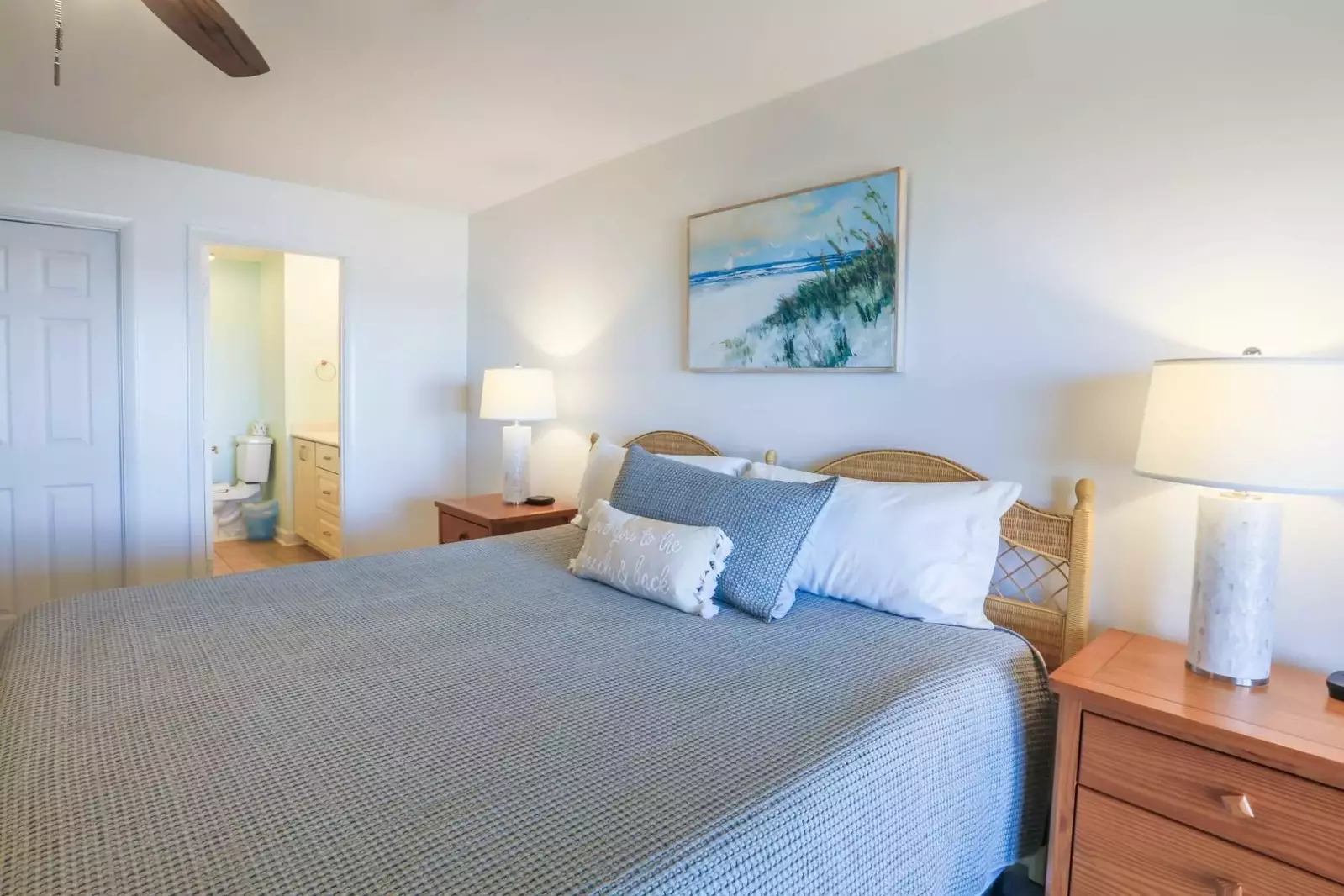 The master bedroom has an en suite bathroom.