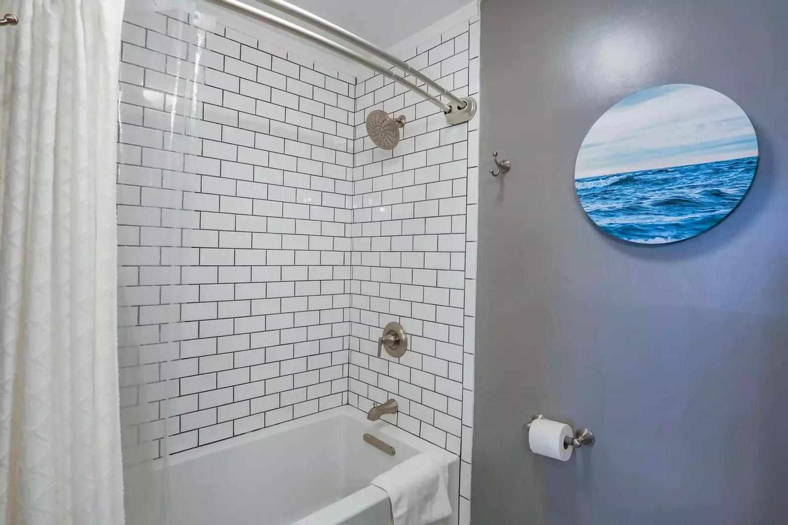 The en suite bathroom also has a tiled shower/tub combo.