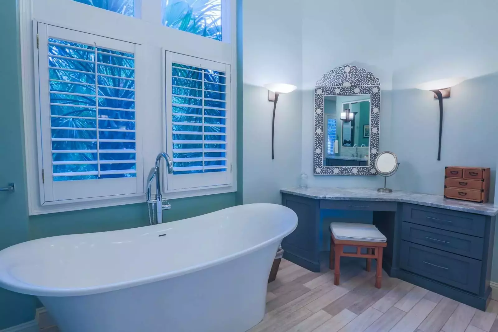 The master suite also has a separate dressing table.