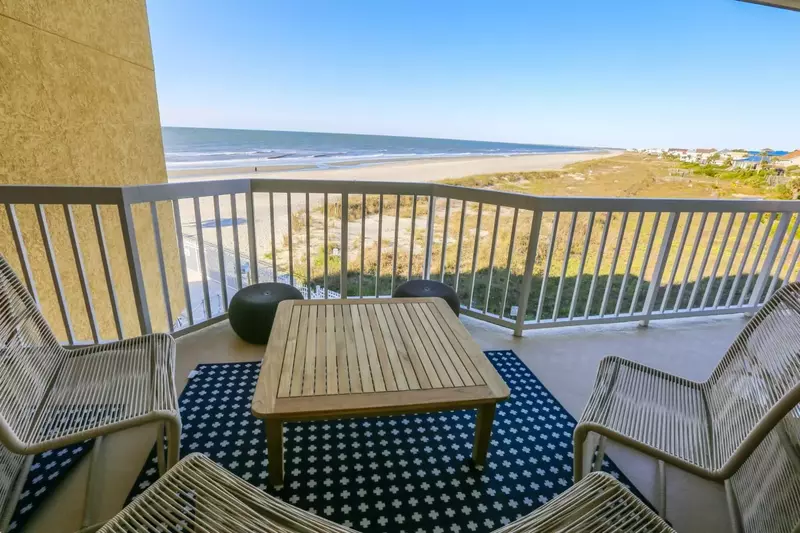 This is the perfect spot for your morning coffee, afternoon tea or favorite evening beverage.