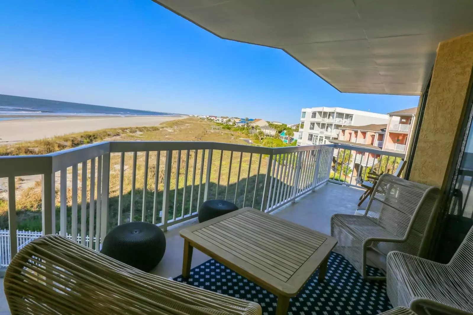 Sunshine Daydream features incredible ocean views.