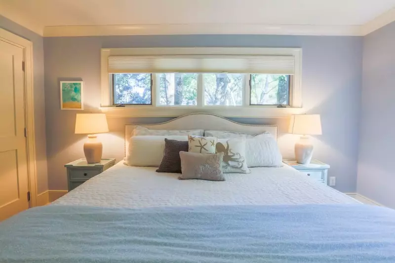 This guest bedroom suite features a king bed flanked by two nighstands with reading lamps.
