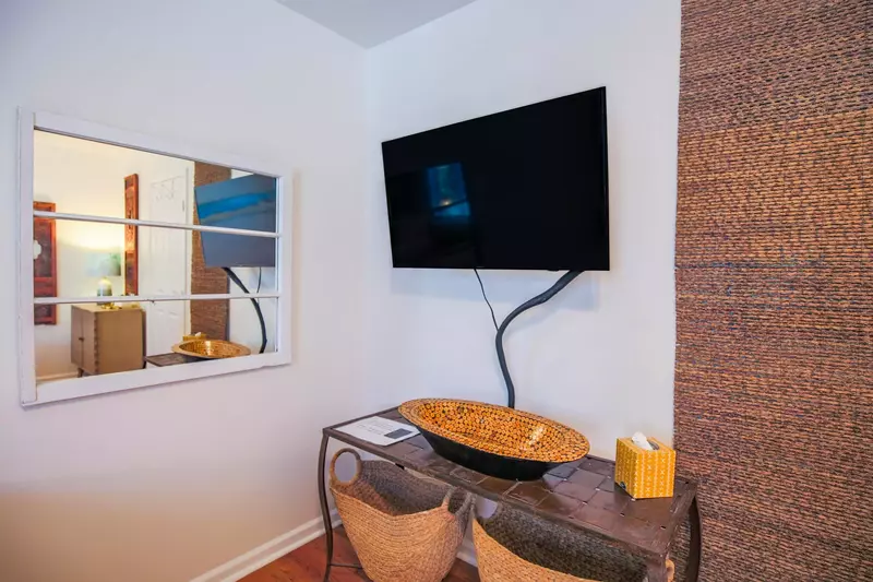 There's also a console table and baskets for you to use to store your personal items.