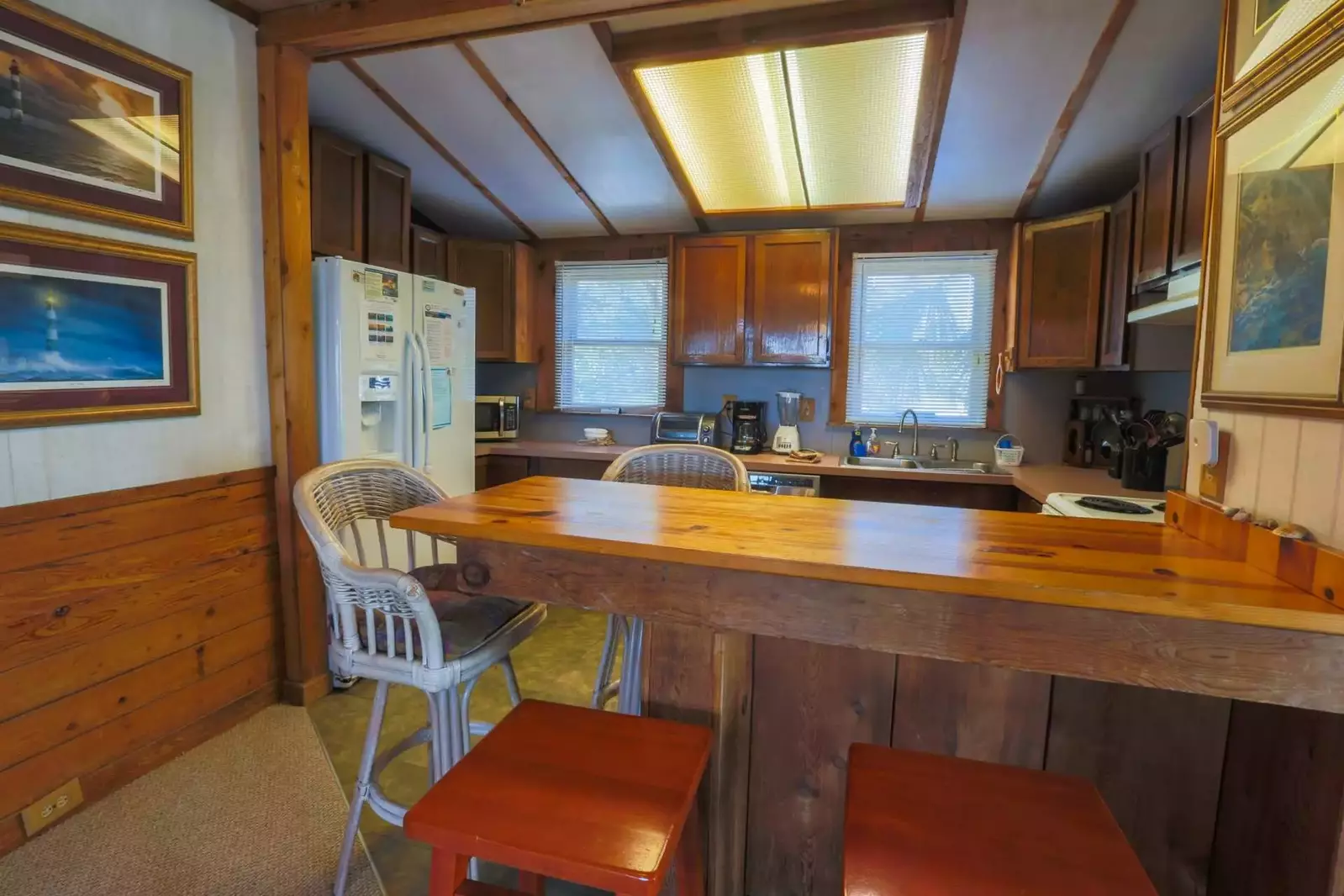 There's high-top seating for 4 people at the kitchen counter.