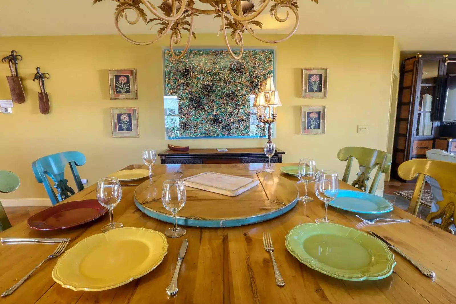 Dine in at home or enjoy any of the amazing restaurants in Isle of Palms, Sullivan's Island, Mt. Pleasant or Charleston.