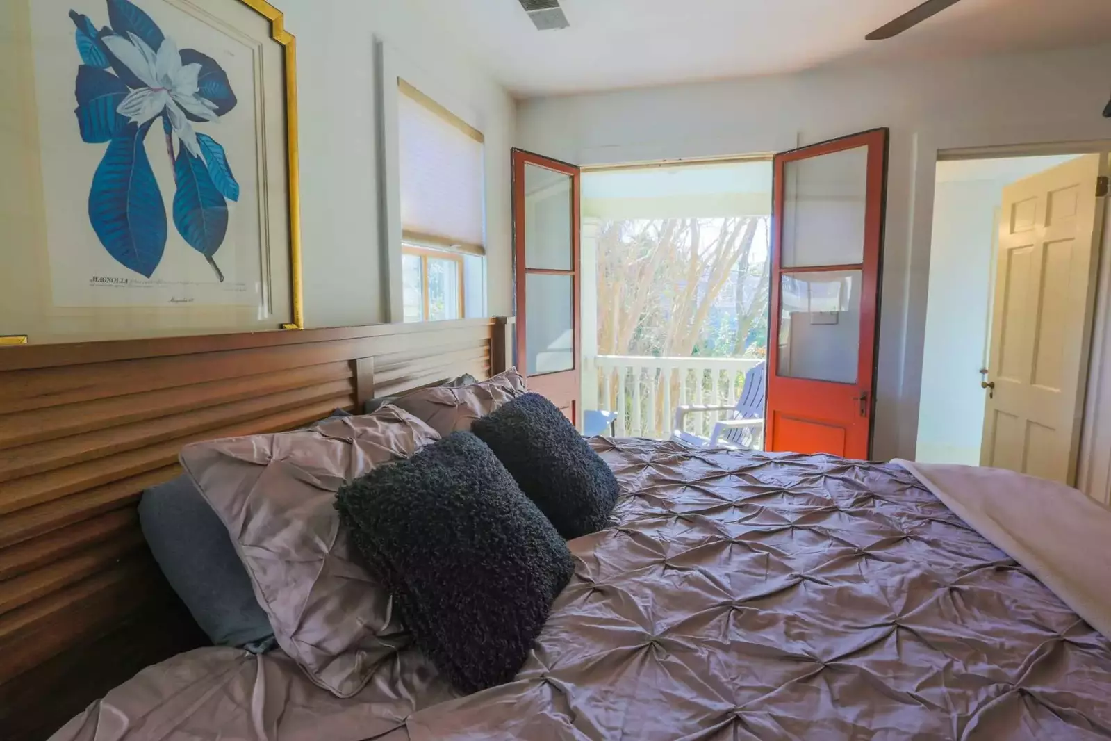 Both of the bedrooms have an en suite bathroom and private piazza.