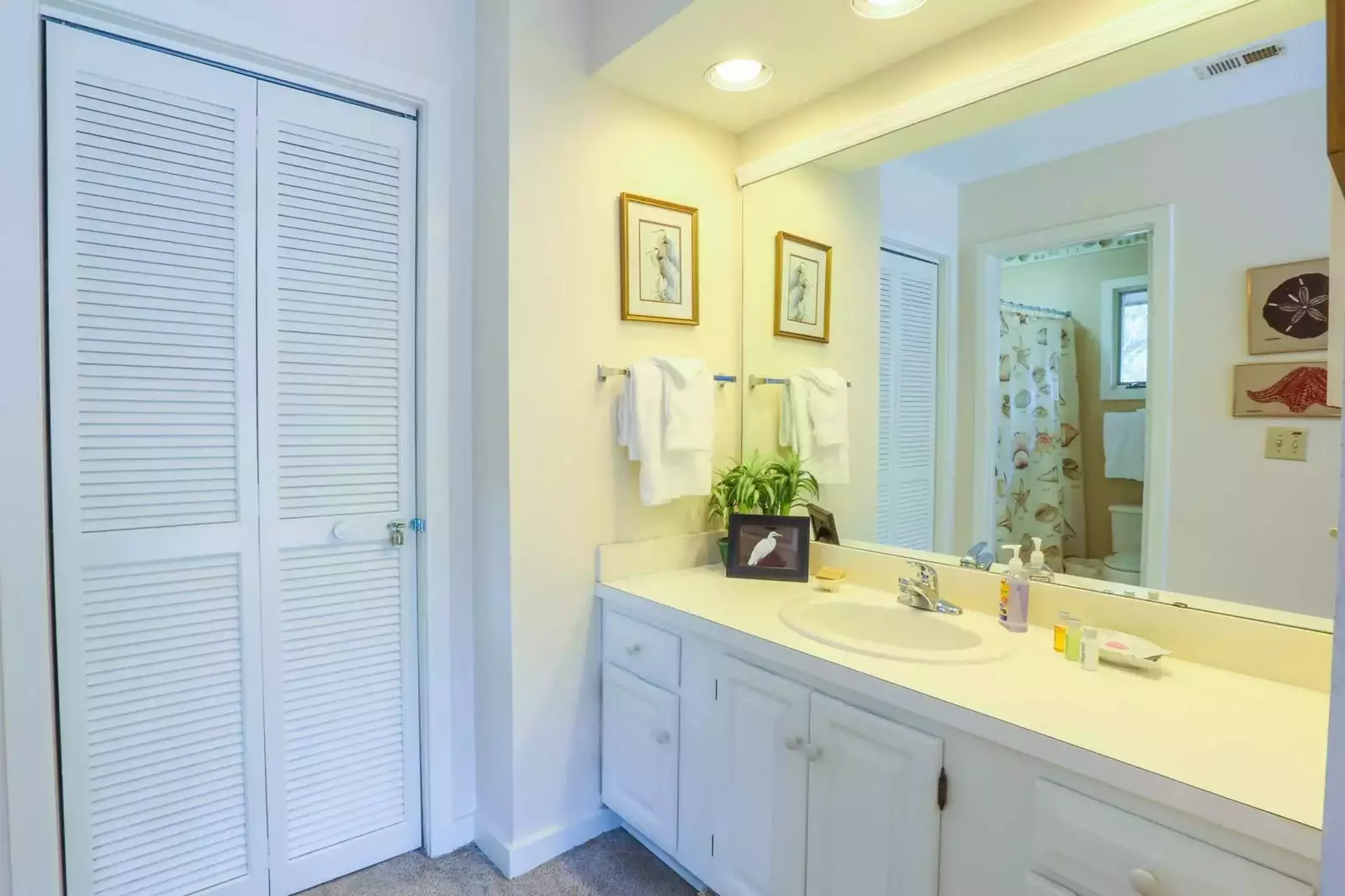 The en-suite bathroom in the master bedroom features plenty of countertop and storage space for your toiletry bag.