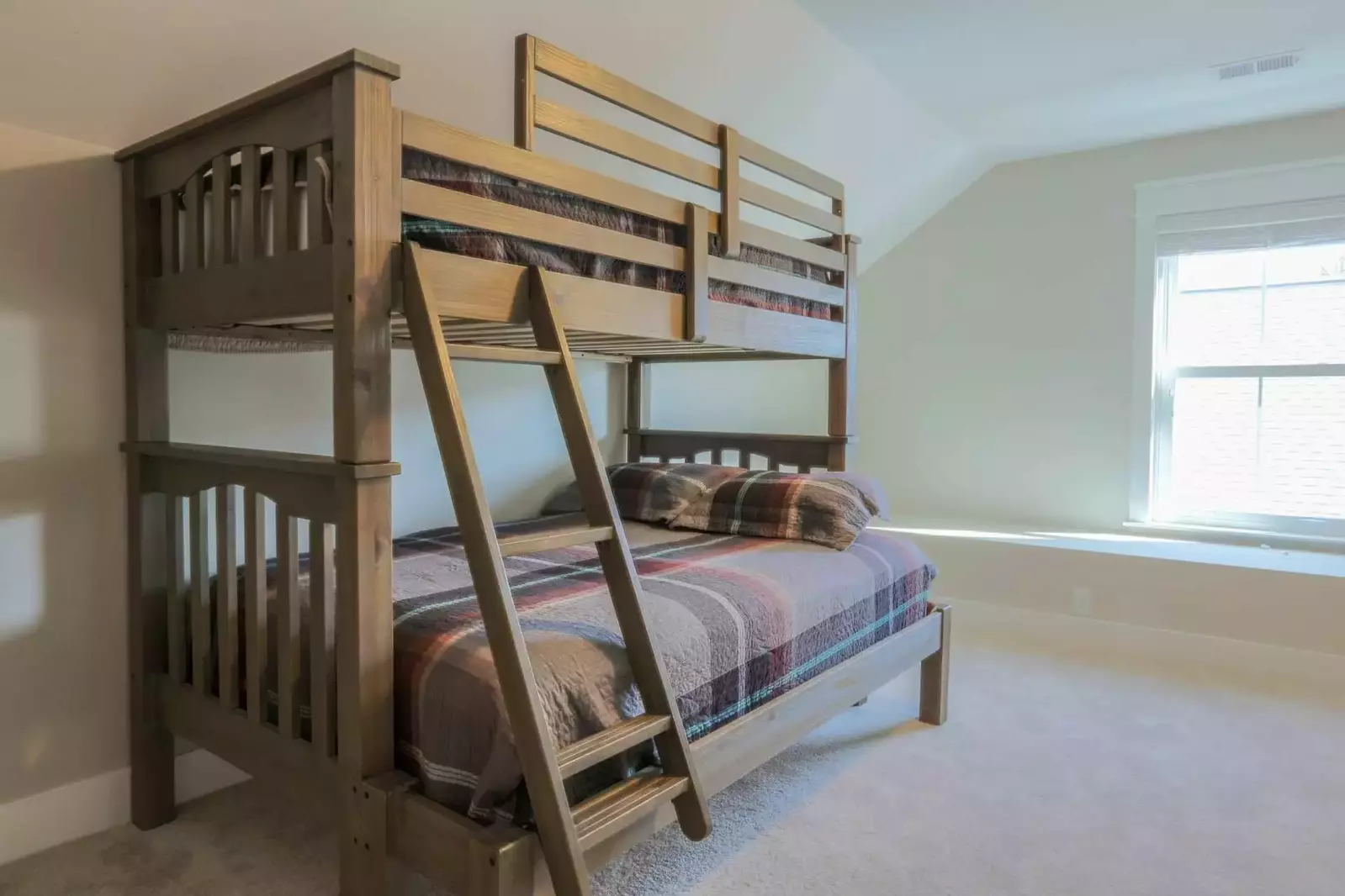 The third floor loft has a full with a bunked twin bed.  (Note that there's very little head room above the twin bed.)