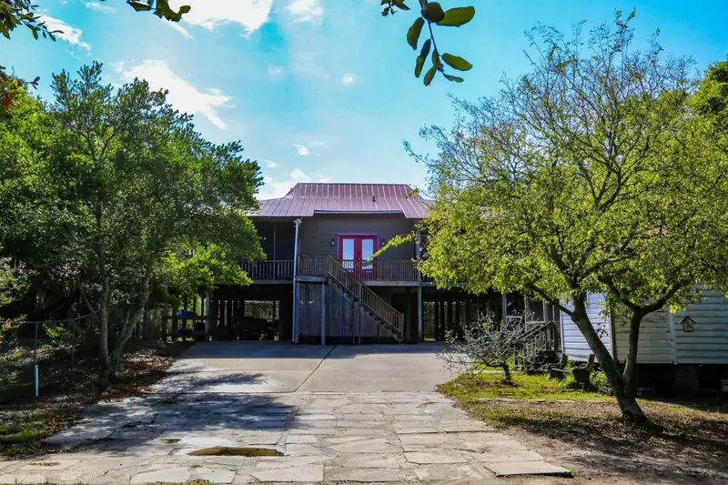 Guests are welcome to park under the home or on the driveway (as long as you do not block access to the cottage).