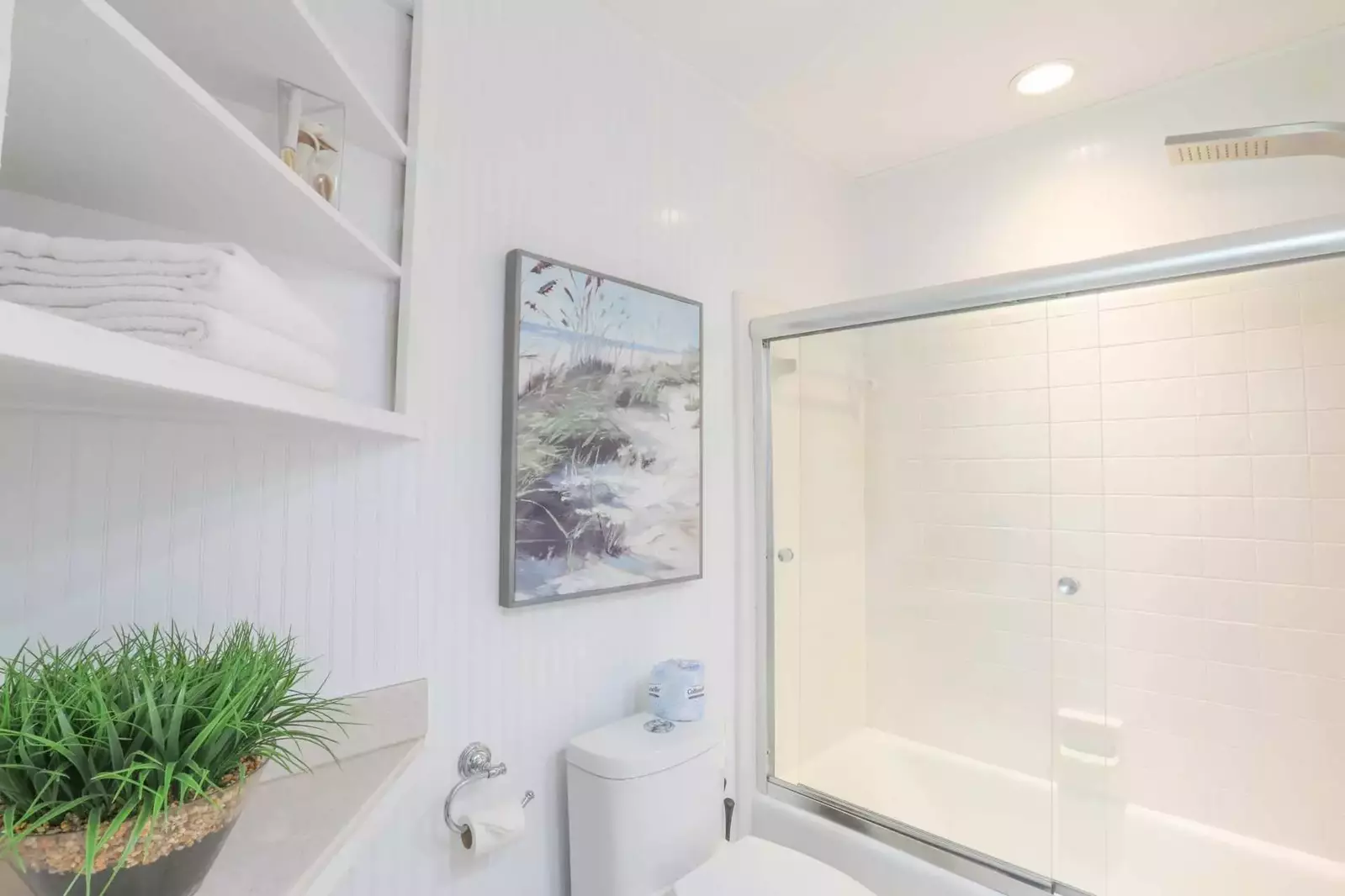 The master bedroom has an en suite bathroom with a shower/tub combo.