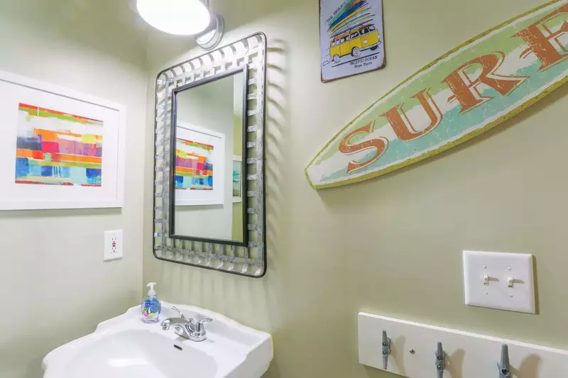 Surfs up at Hang 6!