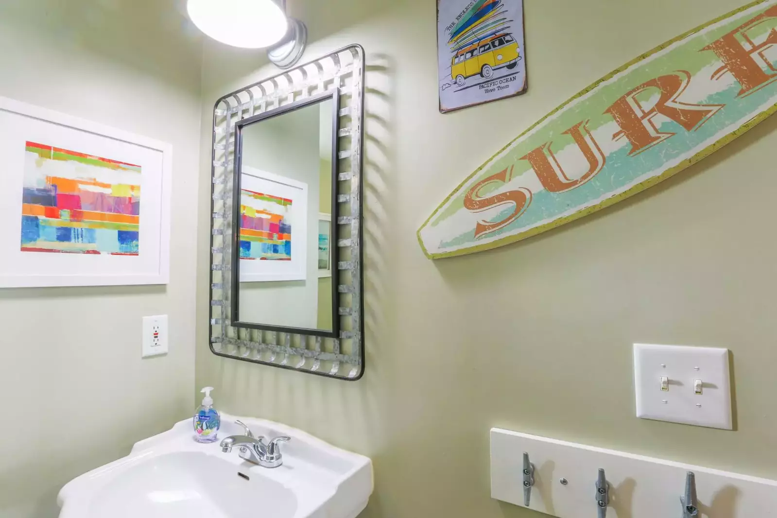 Surfs up at Hang 6!