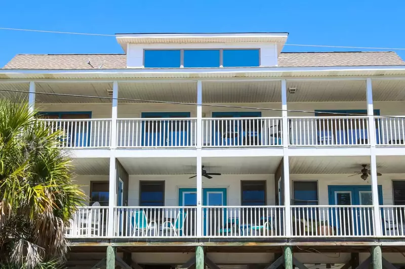 Great sunrises await you in the morning on the fabulous Hang 6 balcony!
