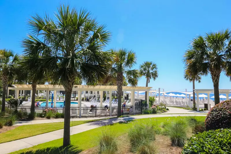 The Beach Club, which requires the purchase of amenity cards, features two pools and panoramic views of the Atlantic Ocean.