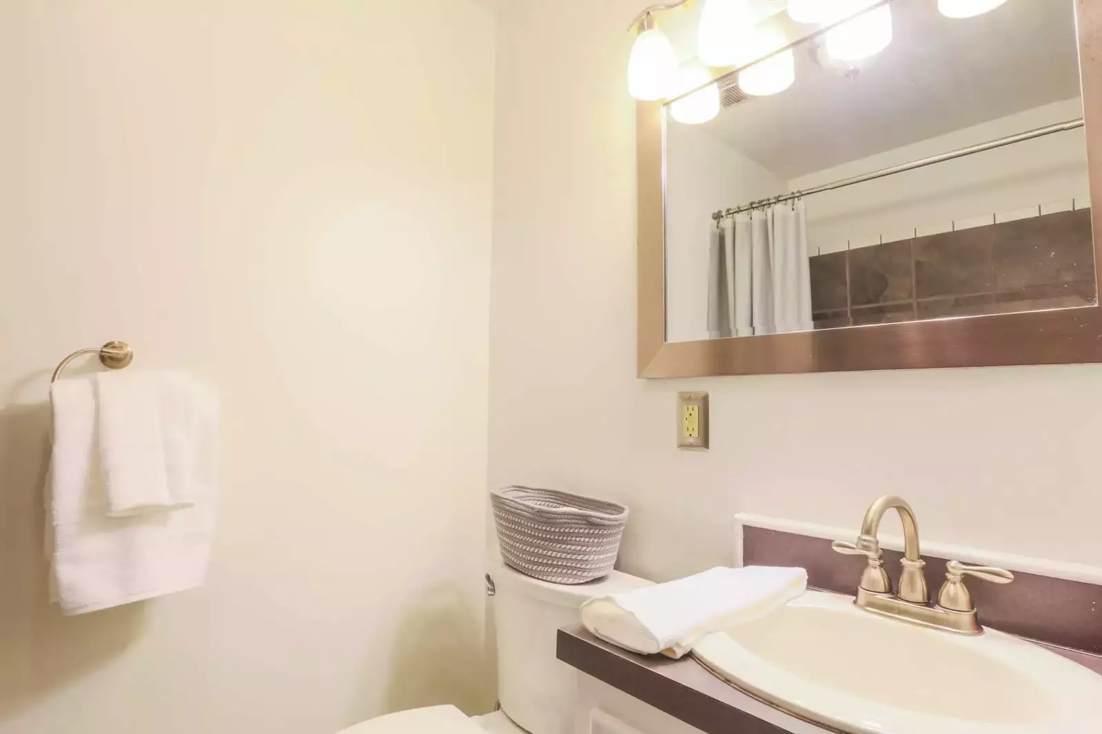 Clean towels are also provided for each guest of the home.