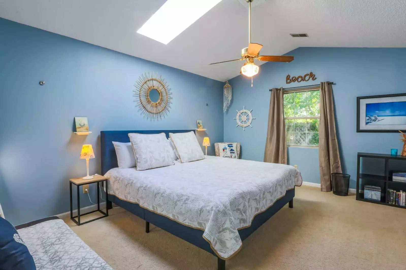 The master bedroom features a brand new king size memory foam mattress & bed.