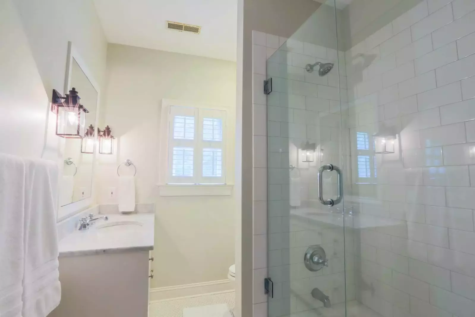 This bathroom features a tiled shower/tub combo.