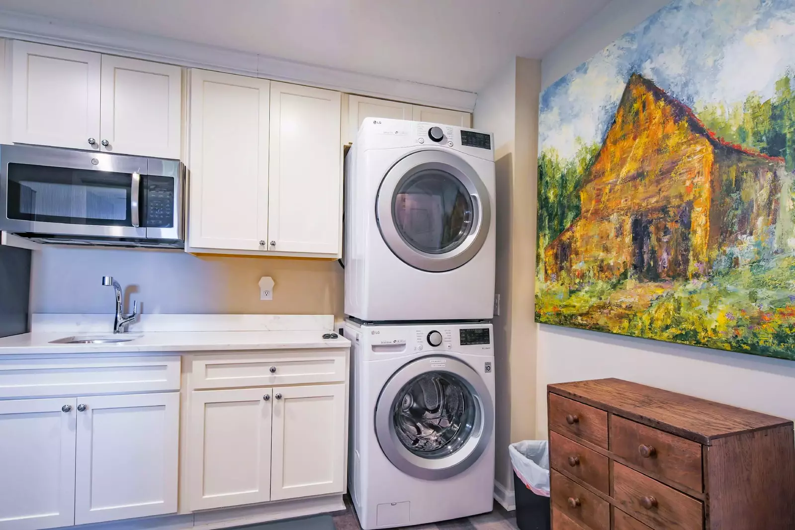 The ground floor of the home has a kitchenette and full sized washing machine & dryer.