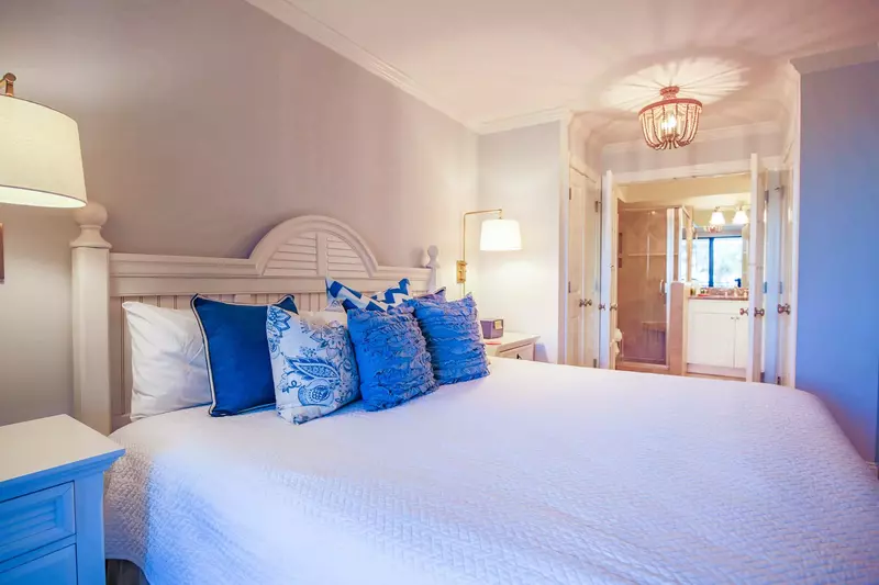 Guests of the master bedroom will also enjoy their own en suite bathroom.