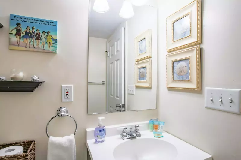 Herons' Haven is decorated with fun, beachy & tropical themes.