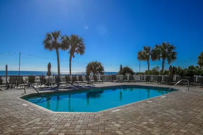 Coastal Chic guests may access the two Grand Pavilion community pools that are located along the beach and ocean.