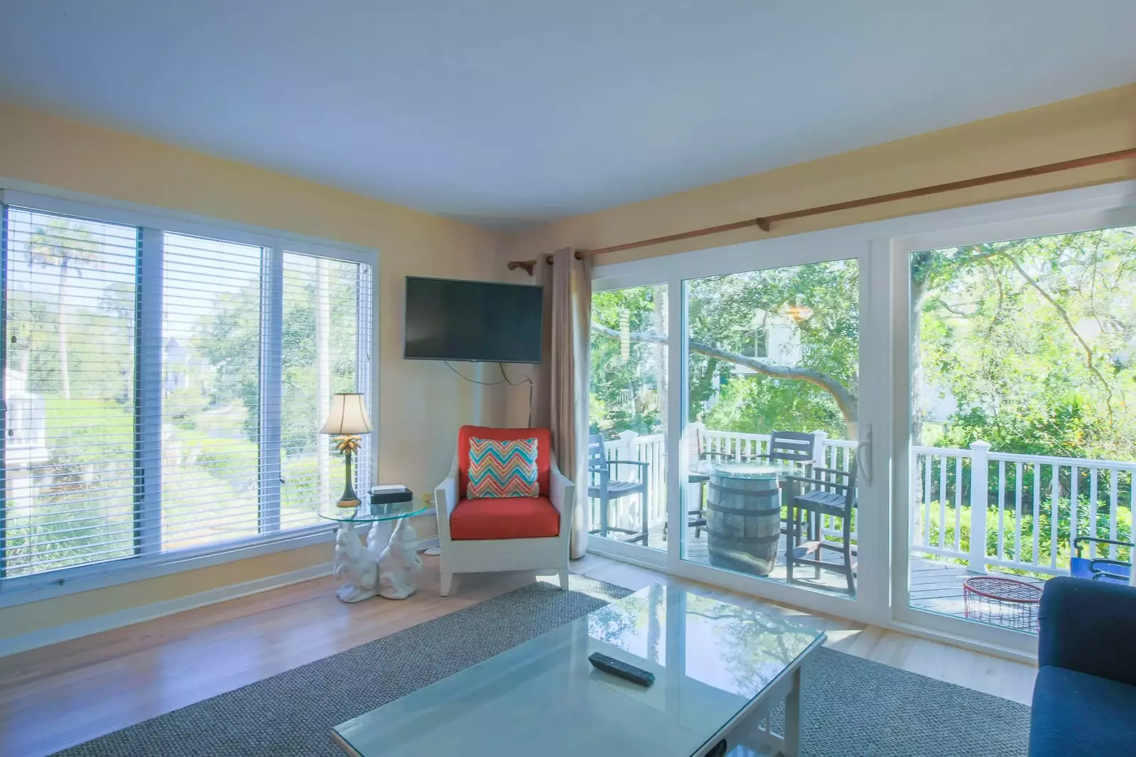 With two outdoor balconies, tree views and terrific natural light, The Charburgh Yacht Club makes it easy to relax.