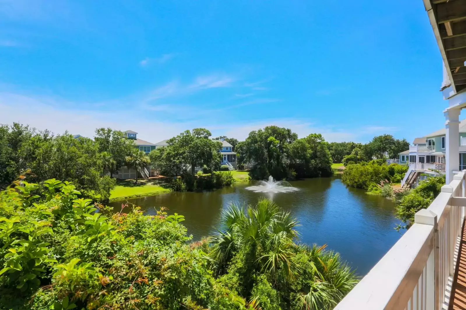 You'll never tire of this gorgeous view of the lagoon from the second-level deck.