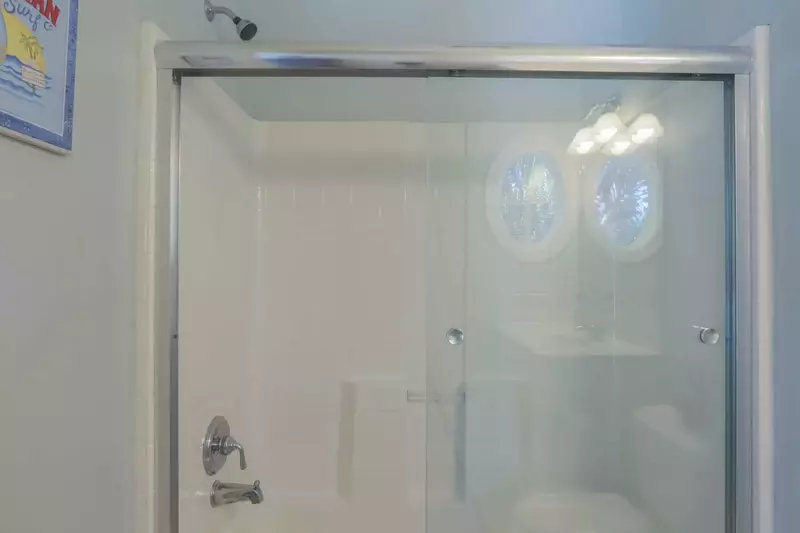 This en suite bathroom has a tiled shower/tub combo.
