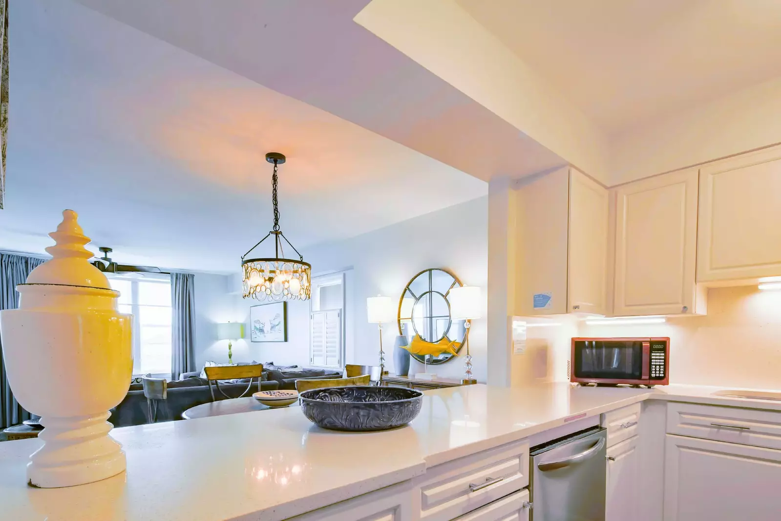 The open floor plan layout makes it very easy to interact with guests in the kitchen, dining area & living room areas.