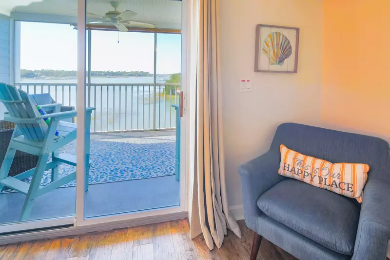 The master suite also has stunning water views and sliding door acess to the screened porch.