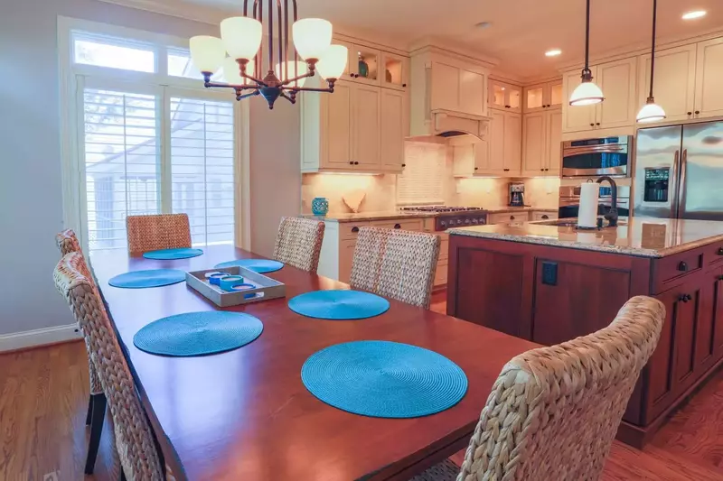 With two separate indoor dining tables, guests can easily have separate kids and adult dining tables.