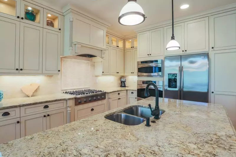 There is plenty of room in the large chef's kitchen for you and your guests to prepare your meals.