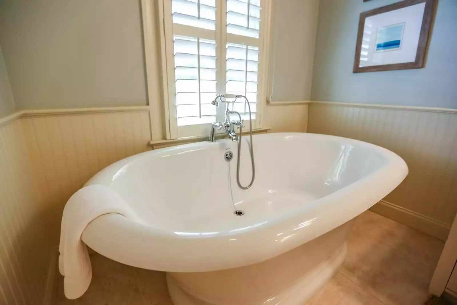 Soak your stresses & worries away in our wonderful bath tub.