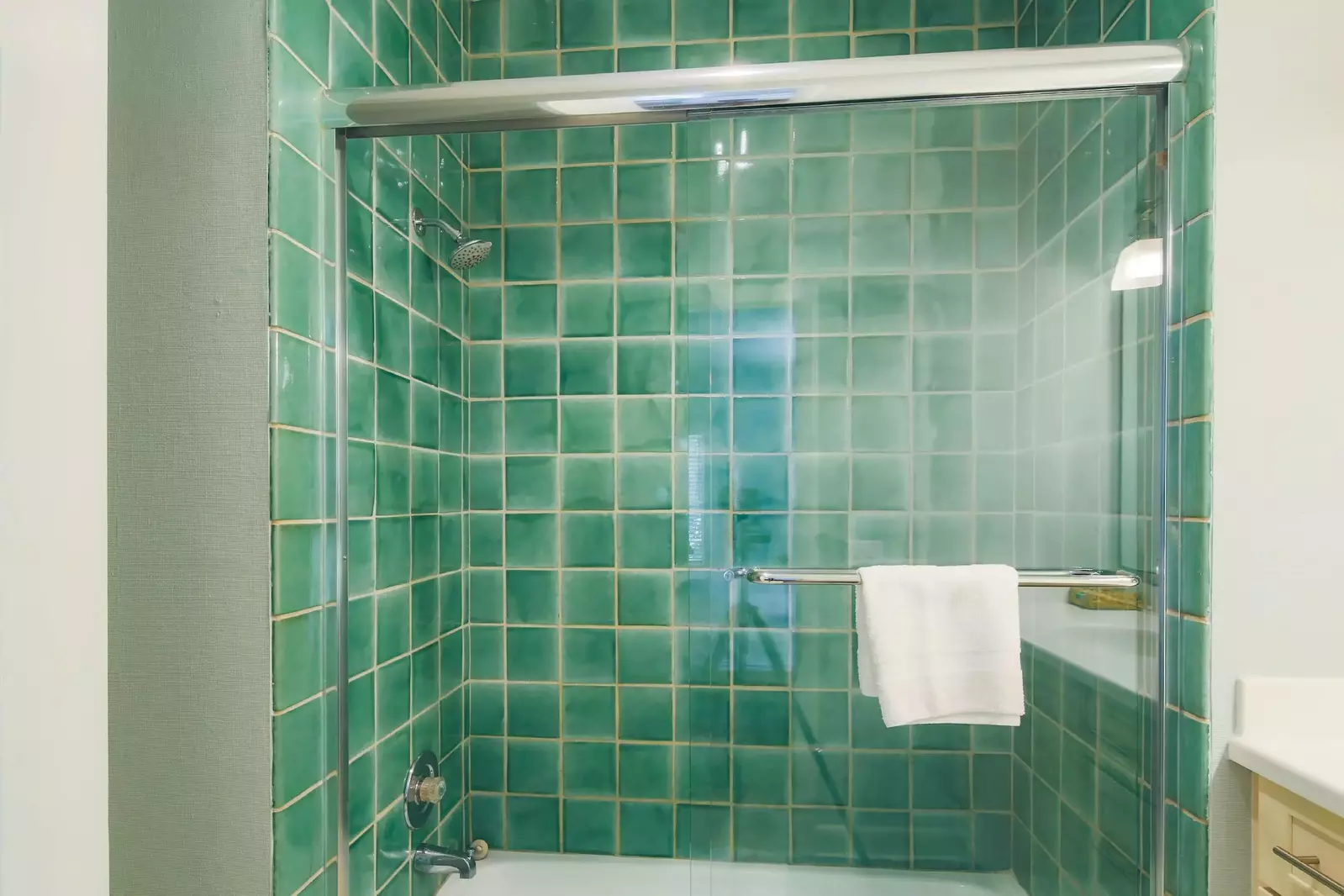 The en suite bathroom also has a tiled, shower/tub combo.