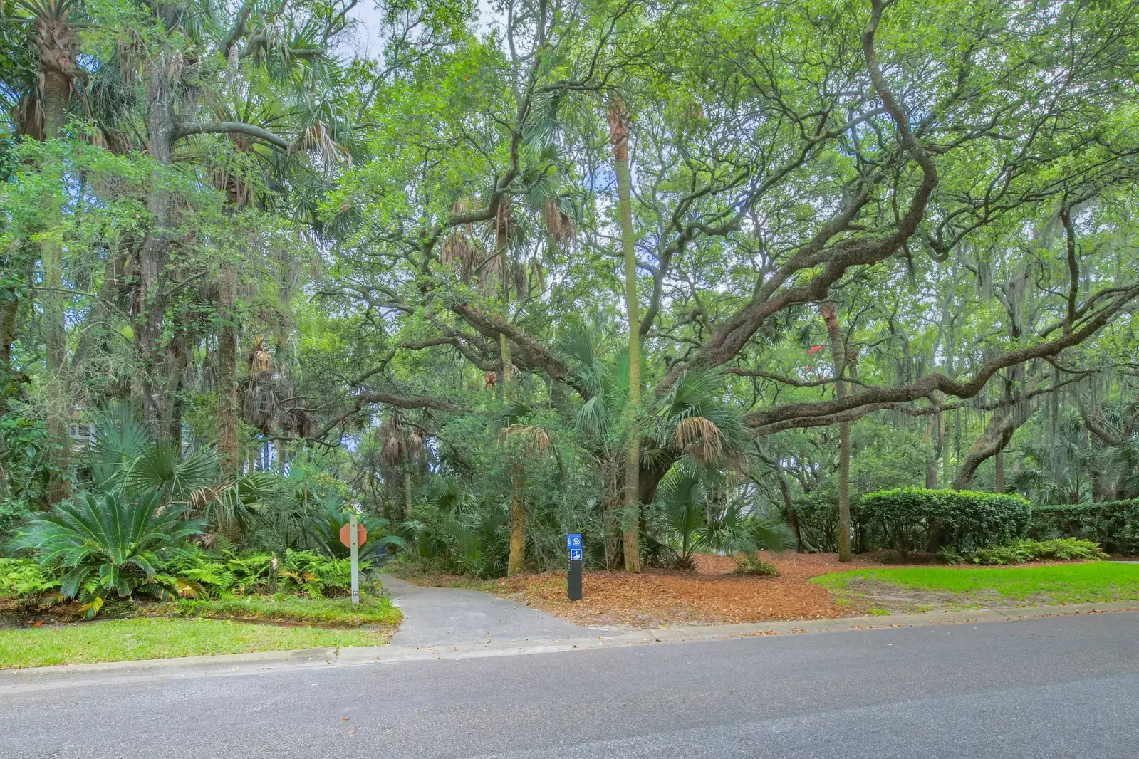 Oceanwoods Cottage is located immediately across the street from Kiawah's boardwalk 15 to the beach.
