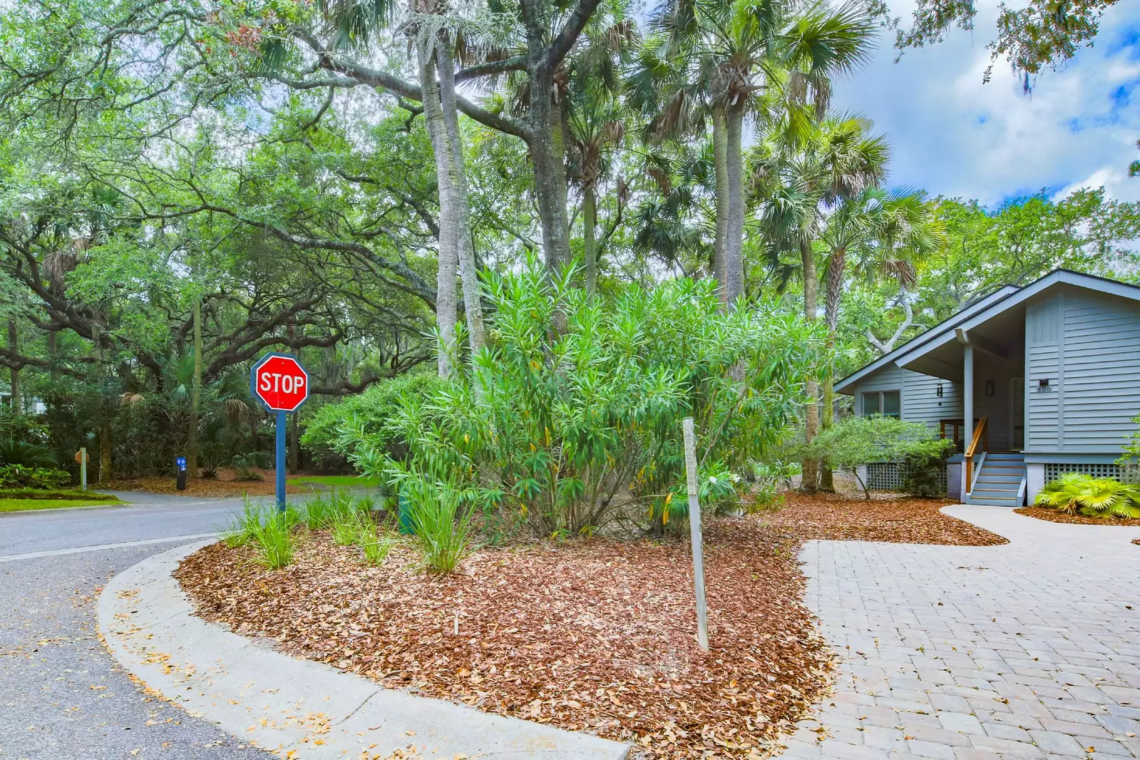 To access the beach, walk down the driveway, cross the street and follow the path by the blue sign.