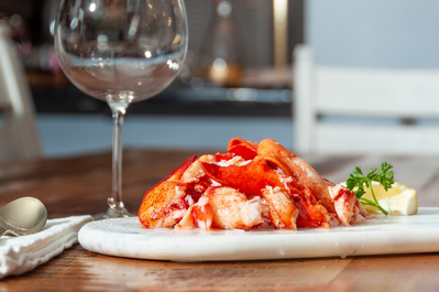 enjoy fresh lobster at restaurants in Isle of Palms SC