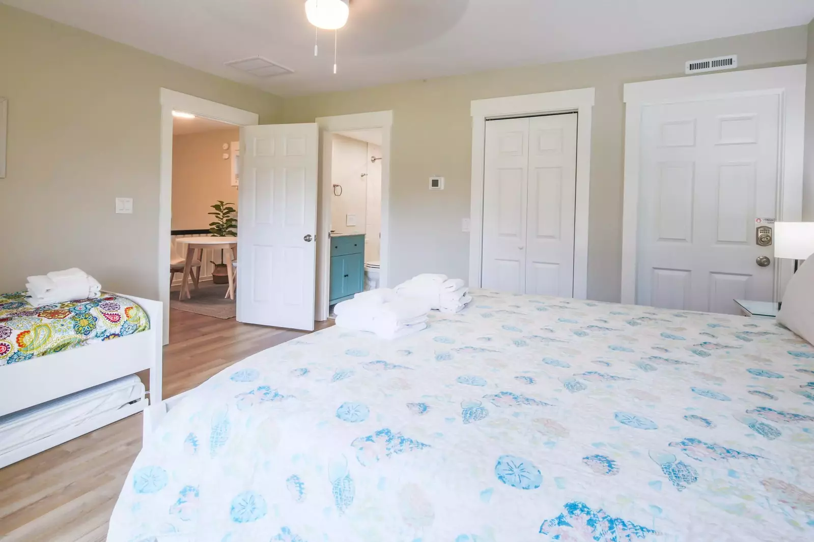 The king suite also features an en suite bathroom.