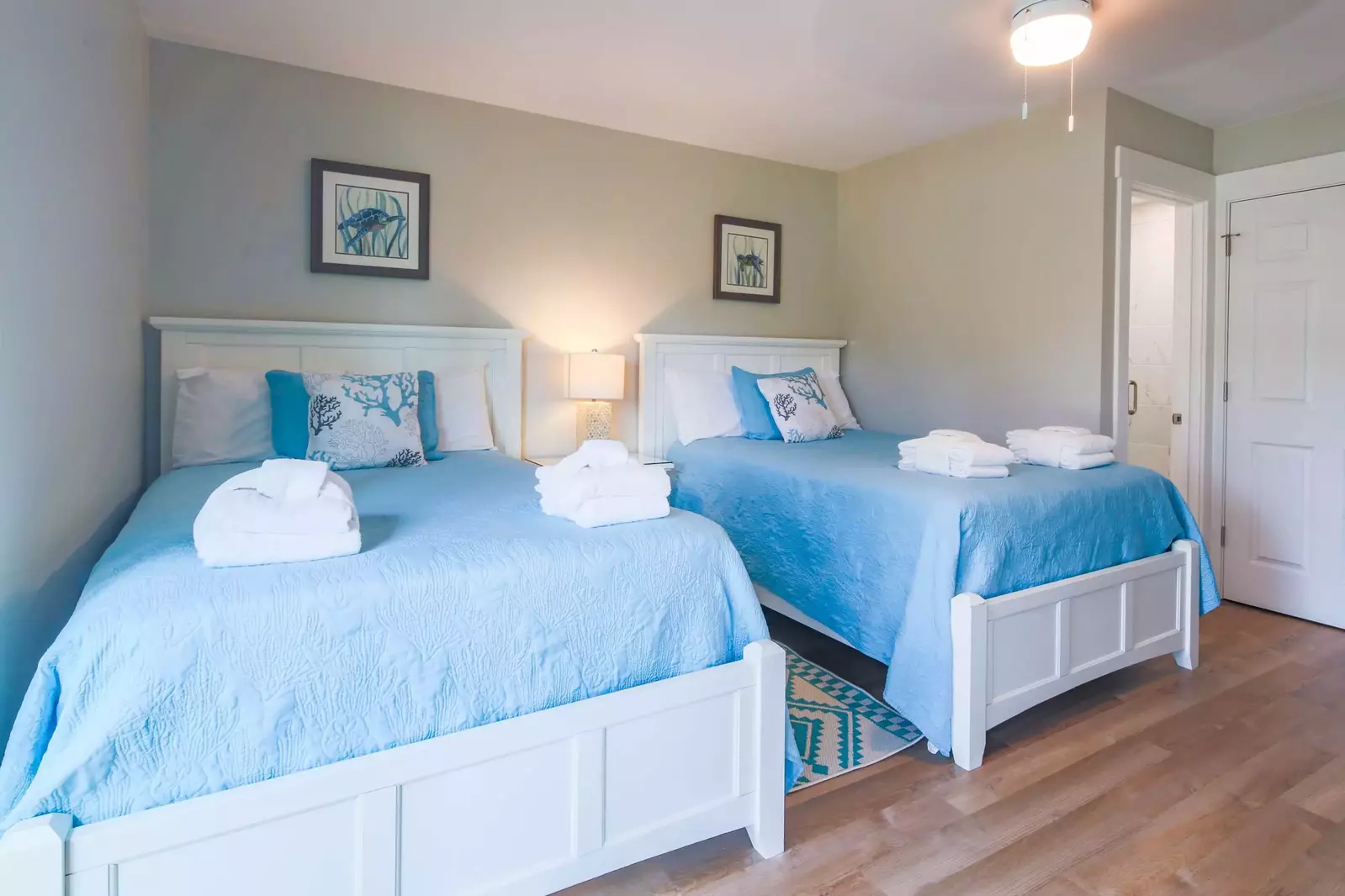 The full suite also features an en suite bathroom.